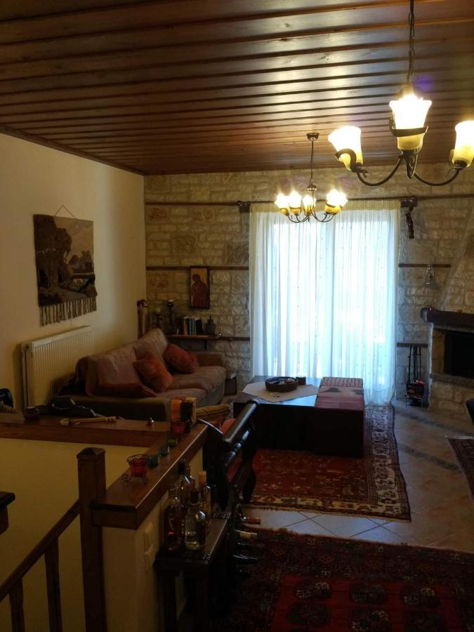 Вилла La Casa Di Pietra Карпенисион Экстерьер фото